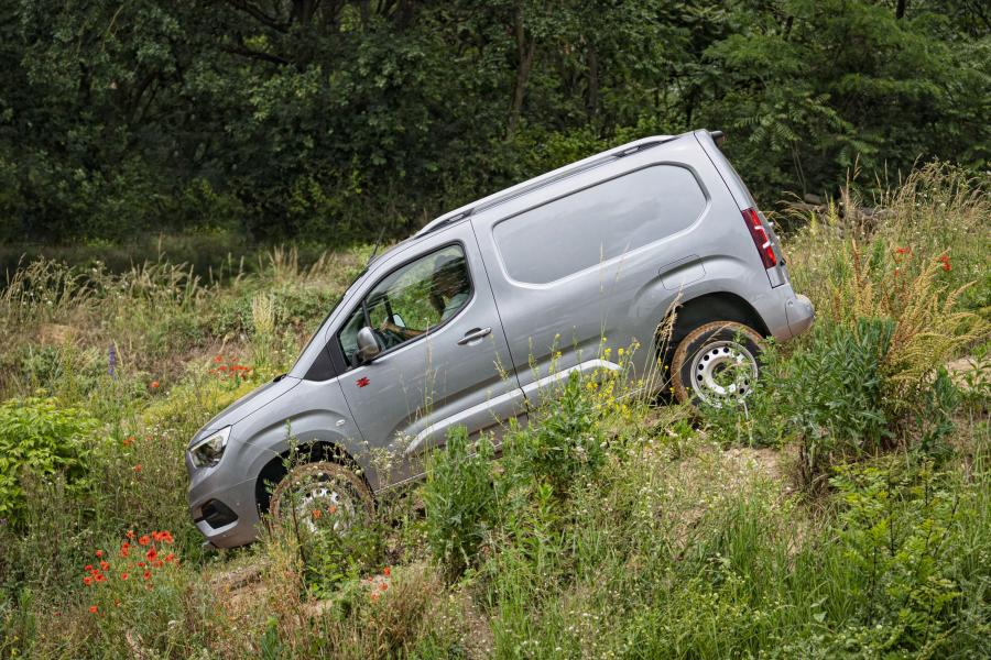  Opel Combo Cargo 4x4 2019 года  (фото 19 из 39)
